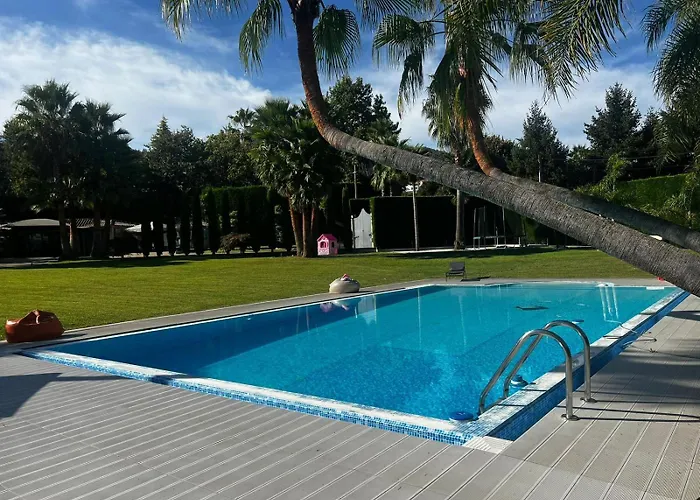 Quinta Palmeiras Villa *